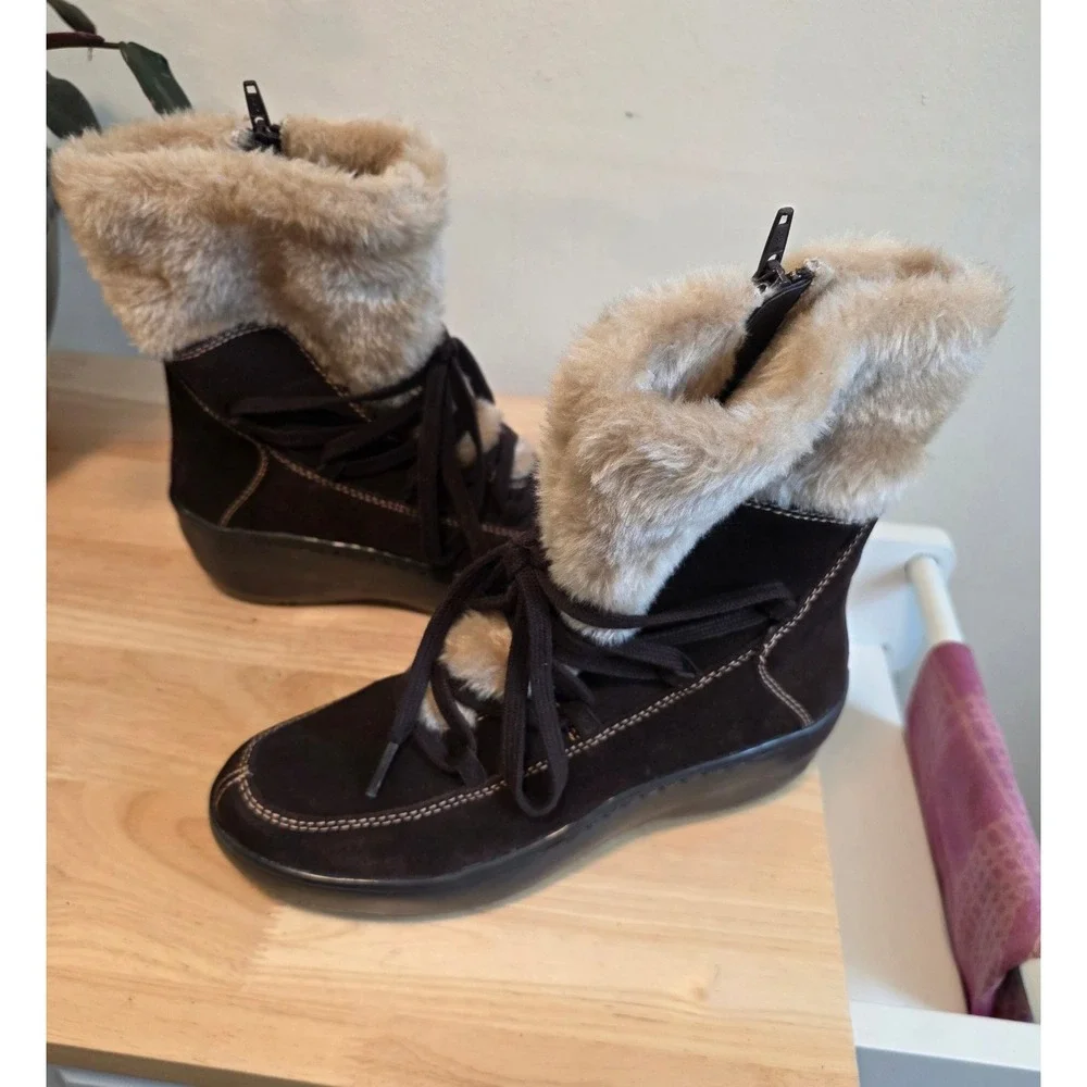 Baretraps Furry Brown Suede Faux Fur Lined Lace Up Side Zip Winter Boots 7.5M